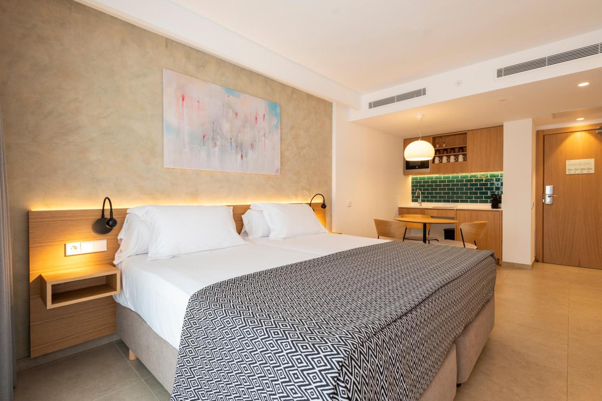 Inturotel Cala Azul กาลาดอร์ ภายนอก รูปภาพ